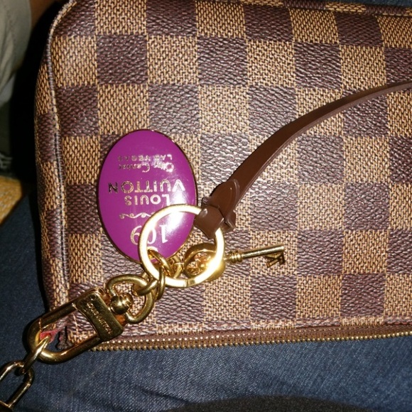 Louis Vuitton Limited Edition Cle de Maison Las Vegas City Center Bag Charm - Picture 10 of 13